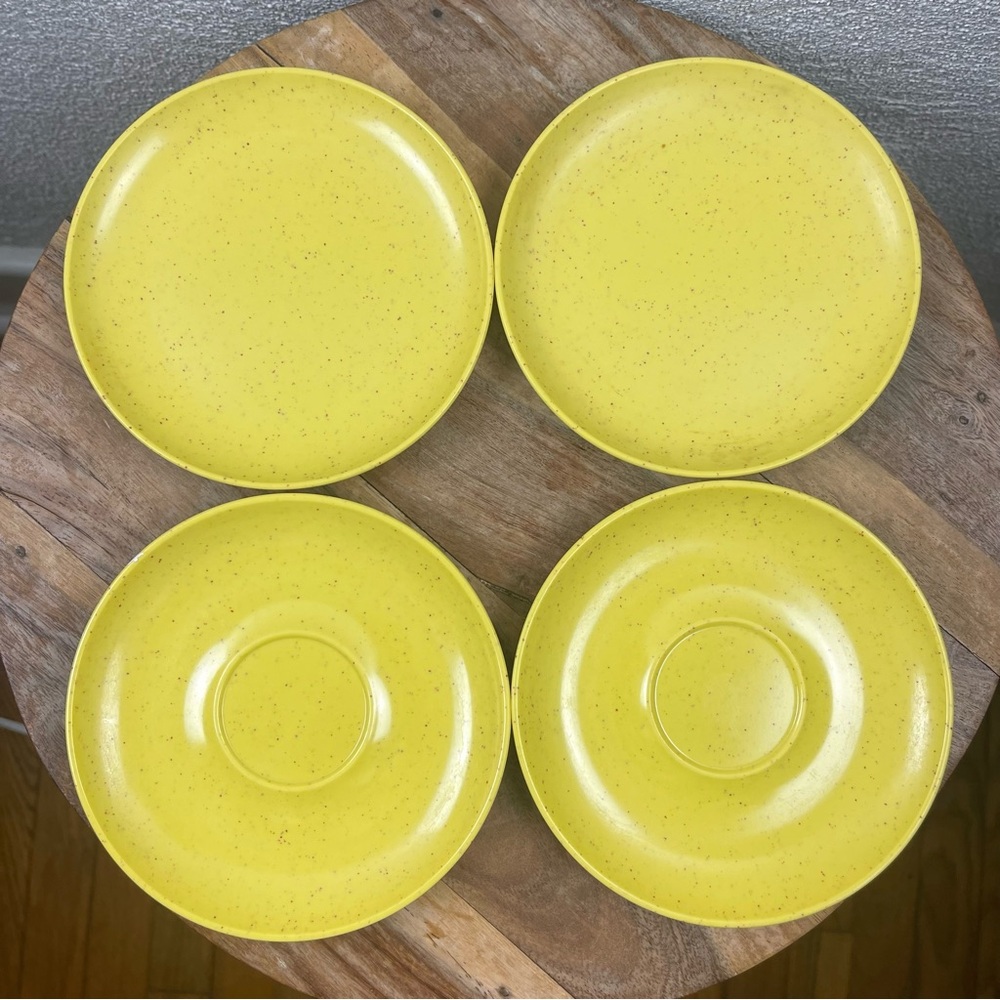 Vintage l 50s Kenro Holiday Melmac Melamine MCM Kitsch Confetti Round Plates Set